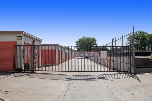 Storage Units at Public Storage - Irving - 1210 N Belt Line Road - 1210 N Belt Line Road