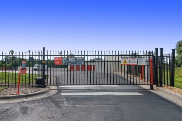 Facility photo: //images.sparefoot.com/medium/213684689f305338c67.jpg