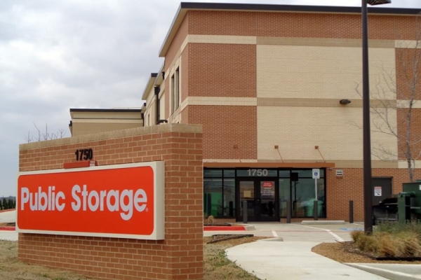 Facility photo: //images.sparefoot.com/medium/213690687e3d50de919.jpg
