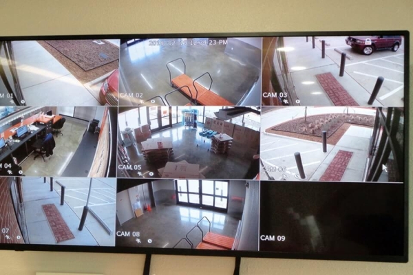 Facility photo: //images.sparefoot.com/medium/213690693ec76b45203.jpg