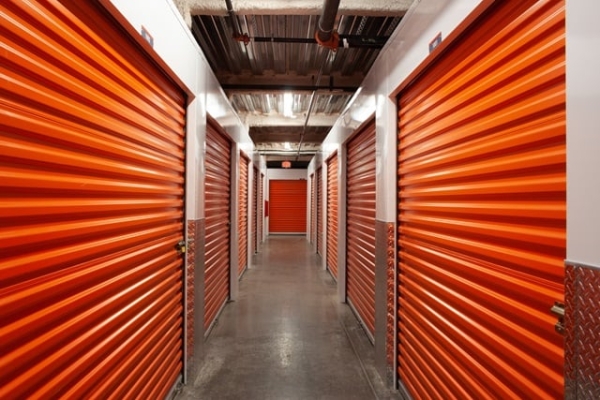 Facility photo: //images.sparefoot.com/medium/213691687a48e6f2cad.jpg