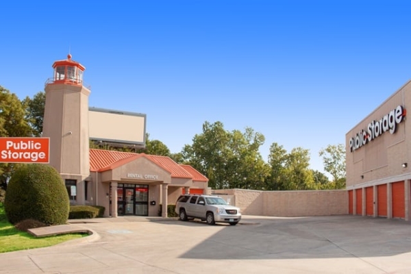 Storage Units at Public Storage - Dallas - 7568 Greenville Ave - 7568 Greenville Ave