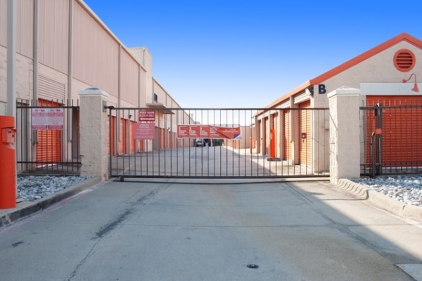Storage Units at Public Storage - Dallas - 7568 Greenville Ave - 7568 Greenville Ave