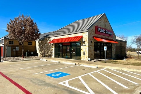 Facility photo: //images.sparefoot.com/medium/213696694bf542936dc.jpg