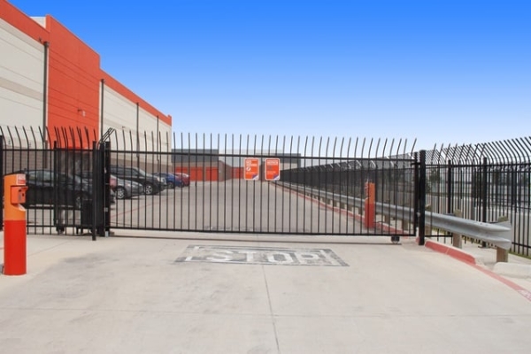 Facility photo: //images.sparefoot.com/medium/2137066884d4b6de289.jpg
