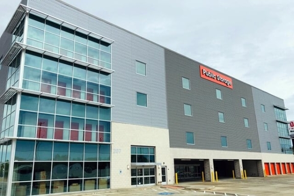 Facility photo: //images.sparefoot.com/medium/21371169f5fac1e0695.jpg