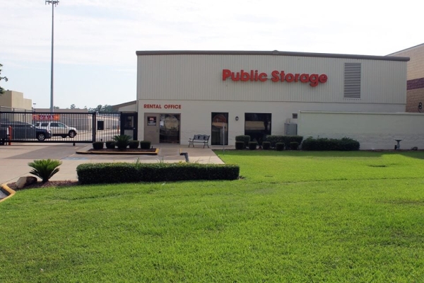 Facility photo: //images.sparefoot.com/medium/213712689de1d2091e4.jpg