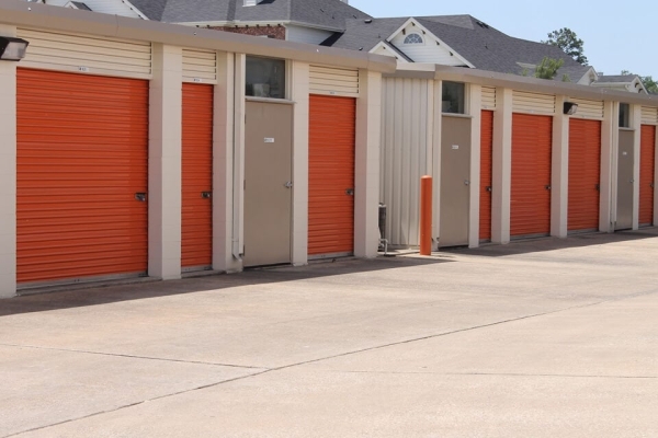 Facility photo: //images.sparefoot.com/medium/213712689de1d3b301c.jpg