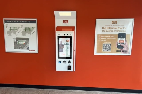 Facility photo: //images.sparefoot.com/medium/2137136957d32901fe9.jpg