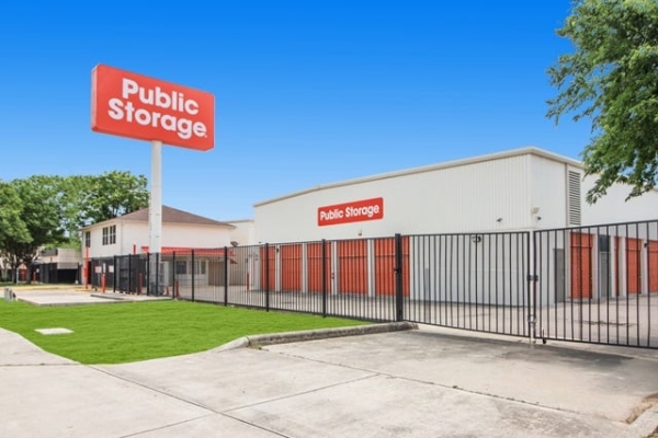Storage Units at Public Storage - San Antonio - 1938 NE Loop 410 - 1938 NE Loop 410