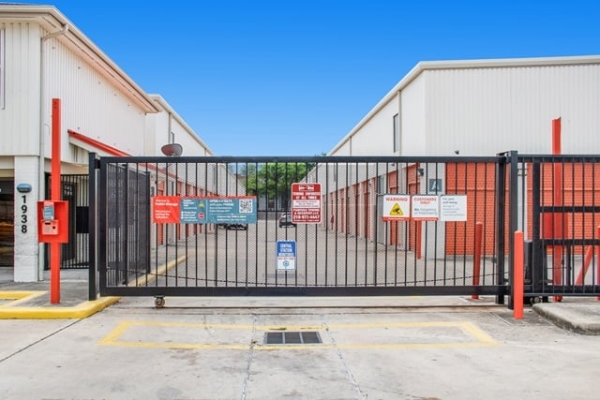 Storage Units at Public Storage - San Antonio - 1938 NE Loop 410 - 1938 NE Loop 410