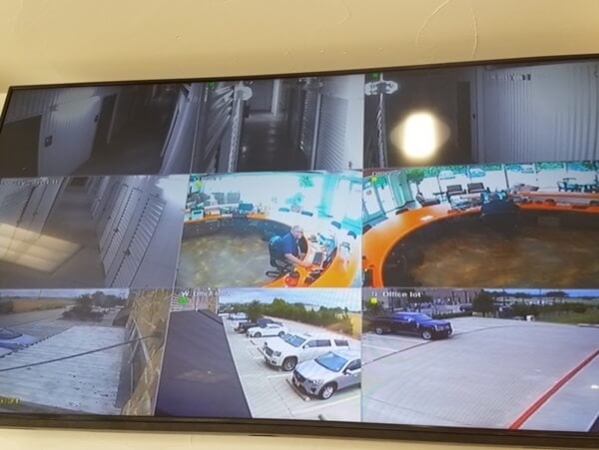 Facility photo: //images.sparefoot.com/medium/2137166903652f1a62e.jpg