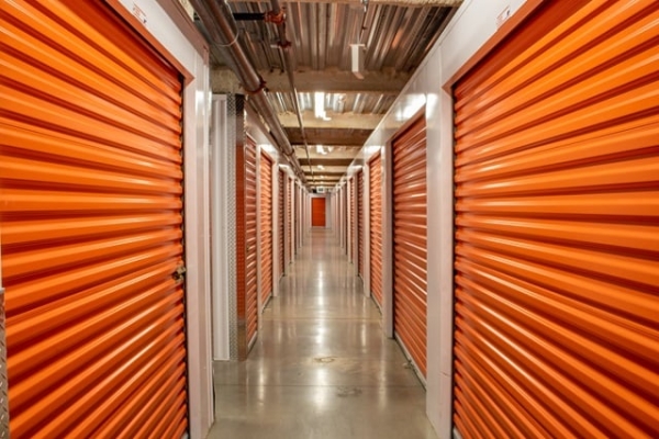 Facility photo: //images.sparefoot.com/medium/21371968b6eeeda0556.jpg
