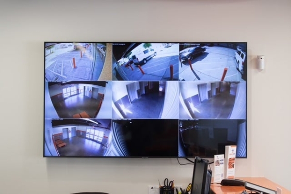 Facility photo: //images.sparefoot.com/medium/2137206957d31613c30.jpg