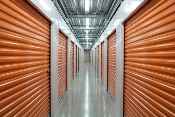 Facility photo: //images.sparefoot.com/medium/2137206a0c6874475b7.jpg