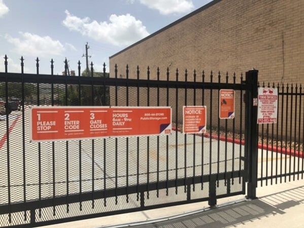 Facility photo: //images.sparefoot.com/medium/2137246884d4c40ddd5.jpg