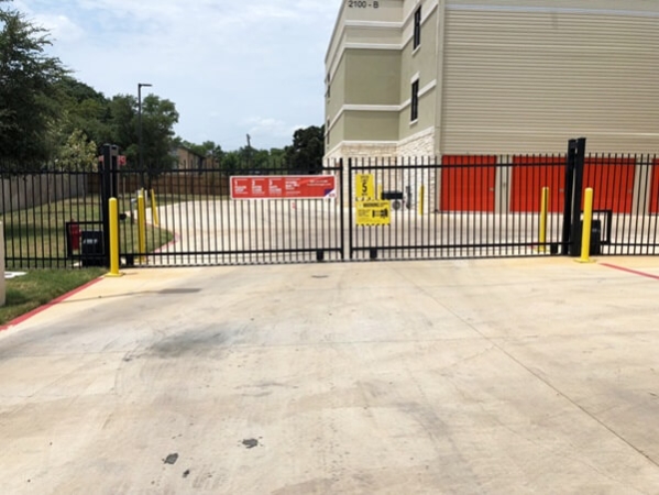 Facility photo: //images.sparefoot.com/medium/21373069e3869737cd8.jpg