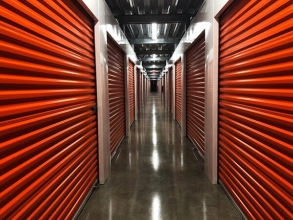 Facility photo: //images.sparefoot.com/medium/213731687f9266e2d28.jpg