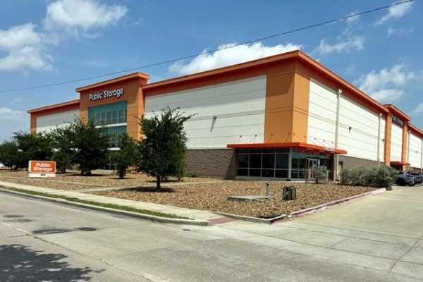 Storage Units at Public Storage - Houston - 5200 Gulfton St - 5200 Gulfton St