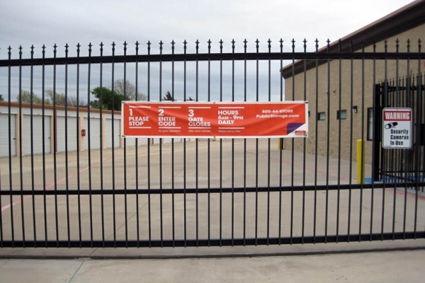 Facility photo: //images.sparefoot.com/medium/2137356a0c69c0717a7.jpg