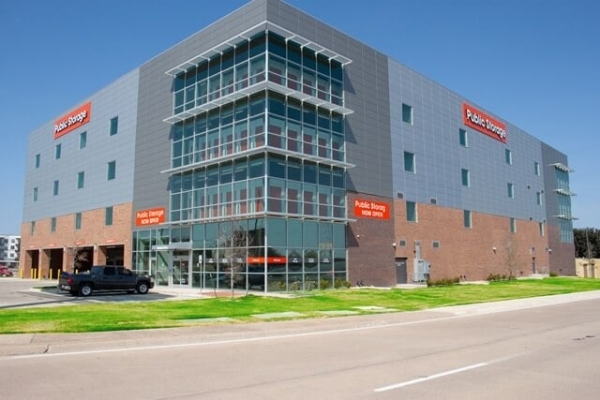 Facility photo: //images.sparefoot.com/medium/2137376991d4b30c27a.jpg