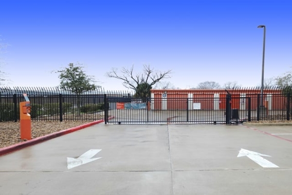 Storage Units at Public Storage - Houston - 10200 S Main St - 10200 S Main St