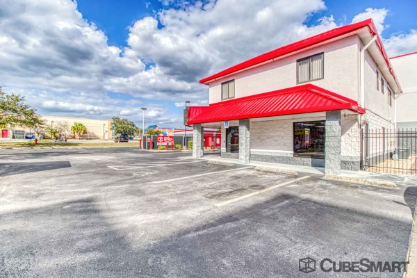 Storage Units at CubeSmart Self Storage - Orlando - 7400 Colonial Dr. - 7400 West Colonial Drive