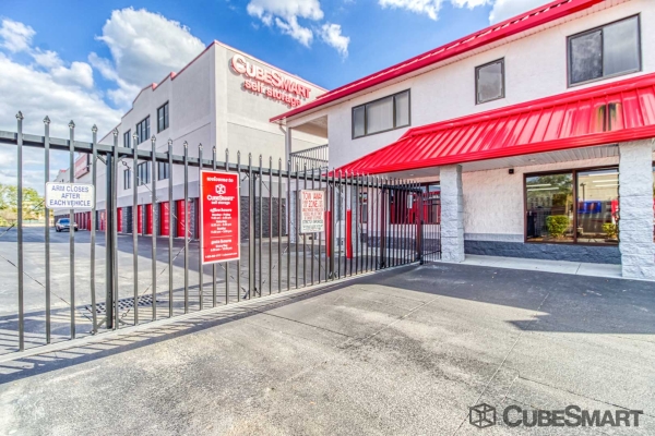 Storage Units at CubeSmart Self Storage - Orlando - 7400 Colonial Dr. - 7400 West Colonial Drive