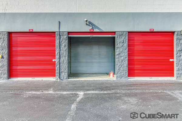 Storage Units at CubeSmart Self Storage - Orlando - 7400 Colonial Dr. - 7400 West Colonial Drive