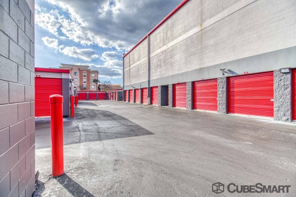 Storage Units at CubeSmart Self Storage - Orlando - 7400 Colonial Dr. - 7400 West Colonial Drive