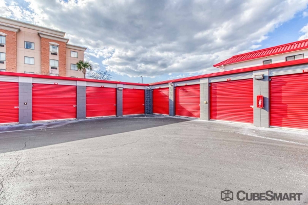 Storage Units at CubeSmart Self Storage - Orlando - 7400 Colonial Dr. - 7400 West Colonial Drive