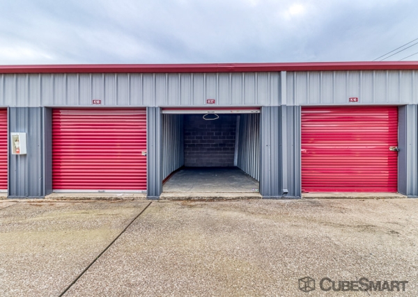 Storage Units at CubeSmart Self Storage - College Station - 219 Manuel Drive - 219 Manuel Drive