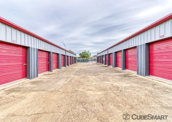 Facility photo: //images.sparefoot.com/medium/21380669fc5e2daecf3.jpg