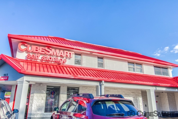 Storage Units at CubeSmart Self Storage - Winter Park - 965 S. Semoran Blvd. - 965 South Semoran Boulevard