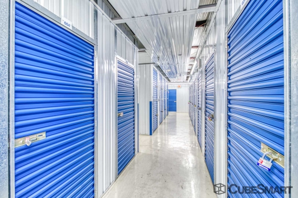 Storage Units at CubeSmart Self Storage - Winter Park - 965 S. Semoran Blvd. - 965 South Semoran Boulevard