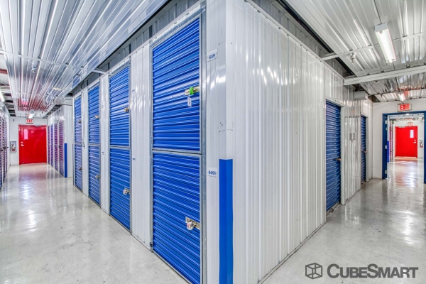 Storage Units at CubeSmart Self Storage - Winter Park - 965 S. Semoran Blvd. - 965 South Semoran Boulevard