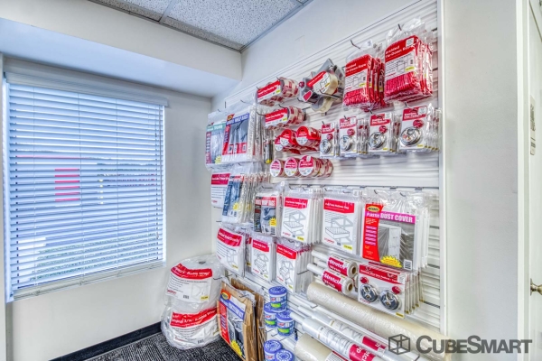 Storage Units at CubeSmart Self Storage - Winter Park - 965 S. Semoran Blvd. - 965 South Semoran Boulevard