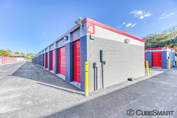 Facility photo: //images.sparefoot.com/medium/2138166a1946fdb0d34.jpg