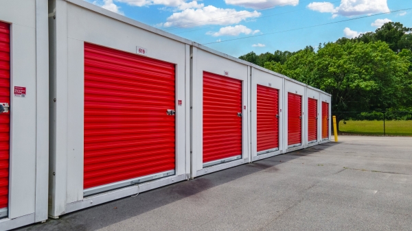 Facility photo: //images.sparefoot.com/medium/2138346a19e44537a65.jpg