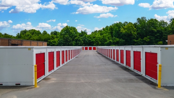 Facility photo: //images.sparefoot.com/medium/2138346a19e4468d558.jpg