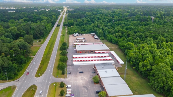 Facility photo: //images.sparefoot.com/medium/2138346a19e44adb72d.jpg