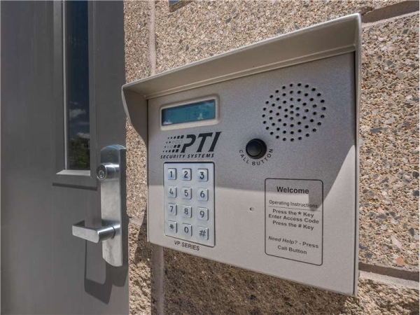 Facility photo: //images.sparefoot.com/medium/2138586994342a65d20.jpg