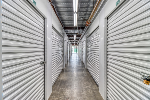 Facility photo: //images.sparefoot.com/medium/2138655f6cf3c69eb05.jpg