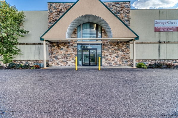 Facility photo: //images.sparefoot.com/medium/2138655f6cf43a9329f.jpg