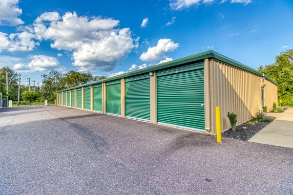 Facility photo: //images.sparefoot.com/medium/2138655f6cf43c6d694.jpg