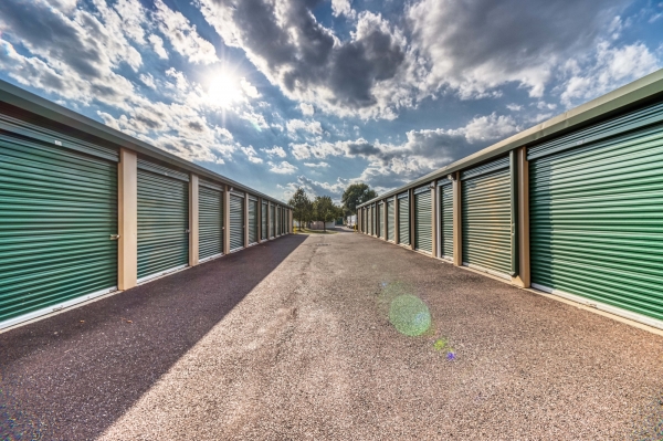 Facility photo: //images.sparefoot.com/medium/2138655f6cf43e2c78d.jpg