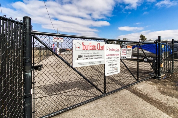 Facility photo: //images.sparefoot.com/medium/21386668961c9437dfa.jpg