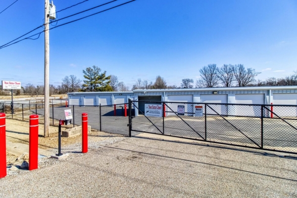 Facility photo: //images.sparefoot.com/medium/21386768812d4a10ef3.jpg