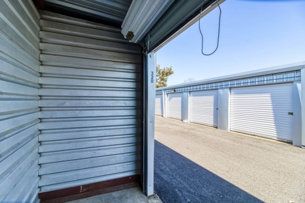 Facility photo: //images.sparefoot.com/medium/21386768812d81dab75.jpg