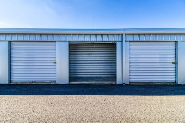 Facility photo: //images.sparefoot.com/medium/21386768812d96bab7b.jpg